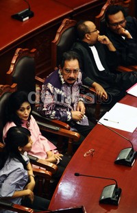 Istri Antasari, Ida Laksmiwati juga hadir dalam persidangan tersebut.
