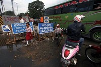 Pengendara pun dihimbau untuk menghindari jalan tersebut untuk sementara waktu.