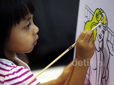 Bangun Imajinasi Anak dengan Melatih Menggambar