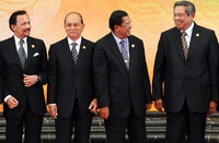 Selain SBY, pemimpin lainnya yang datang adalah PM Kamboja Hun Sen, PM Laos Thongsing Thammavong, Presiden Myanmar Thein Sein, Presiden Filipina Benigno S Aquino III, PM Singapura Lee Hsien Loong, PM Thailand Yingluck Shinawtra, PM Vietnam Nguyen Tan Dung, dan perwakilan PM Malaysia Tan Sri Abu Zahar Ujang. Cahyo Bruri Sasmito/Setpres.