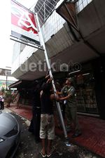 Reklame Liar di Kelapa Gading Ditertibkan