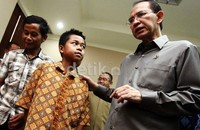 Kementrian agama juga memberikan bantuan jangka pendek dan berencana membangun sekolah di kampung tasripin.
