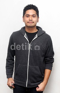 Ia tampak lebih macho dengan kumis dan jenggotnya itu. Gusmun/detikFoto.