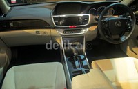 Urusan jantung pacunya, All New Accord ini dibekali dengan mesin 2.4 liter DOHC i-VTEC yang menghasilkan tenaga sebesar 176 PS pada 6.200 rpm dengan torsi maksimal 225 Nm pada 4.000 rpm.