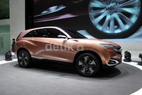 Tampilan headlamp terlihat meruncing dan grille yang begitu futuristik.