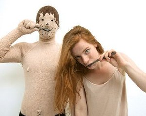 Seniman Belanda Ciptakan Pacar Bentuk Boneka Rajutan untuk Para Jomblo