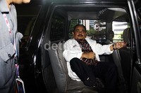 Luthfi keluar dari dalam mobilnya. Eks Presiden PKS itu kembali diperiksa dalam kasus dugaan suap impor daging Lamhot Aritonang/detikFoto.