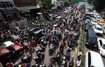 Jenazah Uje Tiba di TPU Karet Tengsin Macet