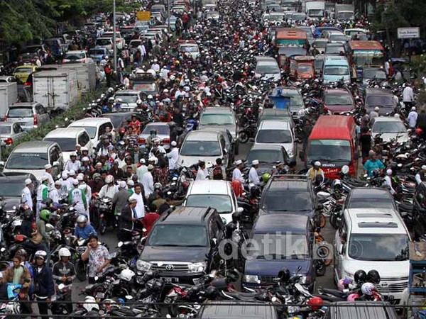 Jenazah Uje Tiba di TPU Karet Tengsin Macet
