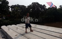 Untuk itu, Jokowi akan membuat arena untuk bermain anak-anak, perpustakaan dan fasilitas teknologi informasi.
