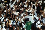 Jamaah Desak-desakan untuk Dekati Jenazah Uje