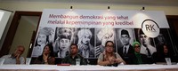 Hadir dalam diskusi tersebut artis Okki Asokawati (PPP), Edo Kondologit (PDIP), Dony Damara (NasDem), Cornelia Agatha dari Rumah Kebangsaan, dan Teten Masduki.