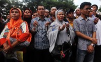 Tidak lupa mereka mendoakan sang ustad.