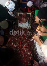 Ribuan Pelayat Hadiri Pemakaman Uje