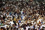 Ribuan Jamaah Abadikan Jenazah Ustad Jeffry
