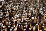Ribuan Jamaah Abadikan Jenazah Ustad Jeffry