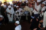 Jenazah Ustad Jeffry Al Buchory Dimakamkan