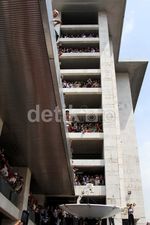 Tangis Pilu Istri Ustad Jeffry