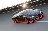 Bugatti Veyron Super Sport Rp 23,4 miliar. Roadster yang pernah diklaim sebagai mobil tercepat di dunia ini memiliki mesin 8.0 liter W16. Tenaga mesinnya mencapai 1.200 hp dengan torsi 1.500 Nm. (Dok Bugatti)