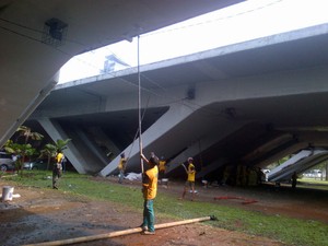 Disentil Jokowi, Kolong Jembatan dan Tol di Jakarta Mulai Dicat