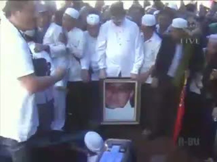 Prosesi Pemakaman Sempat Diwarnai Kericuhan