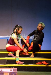 Lakon 'Gundala Gawat' merupakan ekspresi kegemasan para superhero atas terjadinya berbagai kejahatan, terutama kejahatan korupsi.