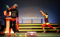     Naskah yang ditulis oleh Goenawan Muhammad itu sarat sekali menyinggung dan menyindir banyak kejadian di negara ini.