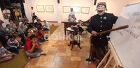 Acara ini diselenggarakan untuk memperingati 60 tahun Pak Raden Berkarya, Pameran sketsa ini berlangsung hingga 5 Mei 2013.