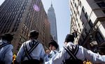 Warga India Beraksi di Tengah New York