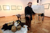 Acara ini diselenggarakan untuk memperingati 60 tahun Pak Raden Berkarya, Pameran sketsa ini berlangsung hingga 5 Mei 2013.