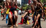 Warga Dayak Unjuk Diri di Jalanan Jakarta