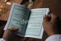 Tidak hanya dari wilayah Jakarta, tetapi masyarakat yang dari luar Jakarta juga banyak yang berziarah dan mendoakan kepergian Ustad Jeffry Al Buchori karena kecelakaan motor.     