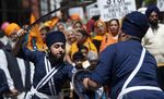 Warga India Beraksi di Tengah New York
