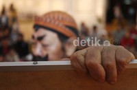 Acara ini diselenggarakan untuk memperingati 60 tahun Pak Raden Berkarya, Pameran sketsa ini berlangsung hingga 5 Mei 2013.