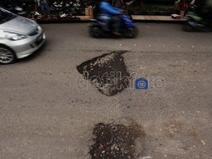 Yuk Menelusuri Lubang-lubang Jalanan Ibu Kota