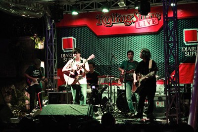 Konser Float di Rolling Stone Cafe