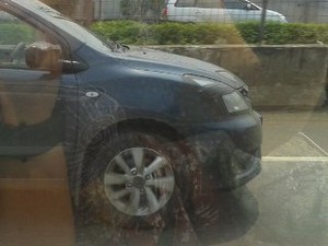 Nissan Livina Anyar Seliweran di Pinggiran Jakarta
