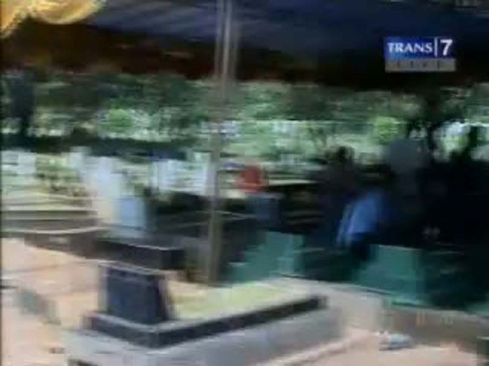 Makam Uje Jadi Obyek Foto