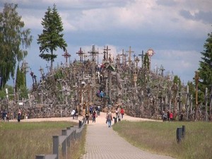 Kisah Bukit Ditumbuhi Ratusan Ribu Salib di Lithuania