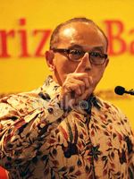 Kuliah Umum, Ical Disambut Kritik & Dukungan