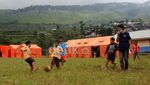 Siswa SD di Dieng Terpaksa Belajar di Pengungsian