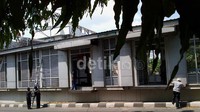 Perawatan dan perbaikan ini untuk memberikan kenyamanan kepada pengguna halte.