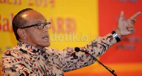 Dengan gayanya yang penuh optimisme, Ical menyatakan kemajuan bangsa Indonesia akan dapat diperoleh dengan usaha yang tekun.