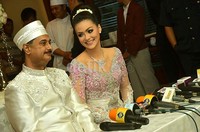 Simbol dan makna mas kawin nggak ada, dan nggak ada simbol, kita memilih bersama dan keinginan kita bersama, ucap Christy.