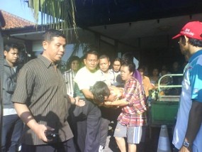 Perempuan Tuna Rungu Nekat Panjat Tower 40 Meter