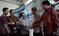 Selain itu, dengan investasi sebesar Rp 700 miliar ini PT Astra Otoparts Tbk berniat untuk terus mengembangkan industri komponen otomotif yang kuat dan kompetitif dengan perluasan bisnis di bidang wheel rim serta menjadi mitra strategis untuk pelaku industri otomotif dalam negeri maupun luar negeri.