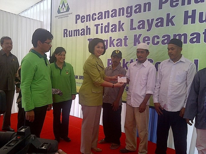 Kemenpera Gelar Bedah Rumah untuk 1.500 Warga di Parung Panjang