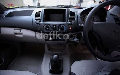 Rasakan Kekuatan Strada Triton 2WD di Perkantoran