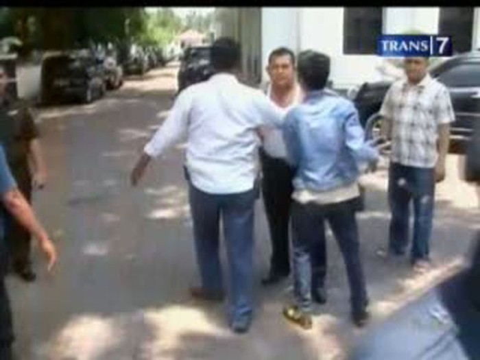 Perwira Polisi Tantang Mahasiswa Duel