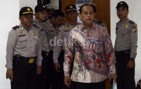 Djoko Susilo didakwa memperkaya diri sendiri sebesar Rp 32 miliar dari proyek pengadaan Simulator SIM pada tahun 2001. Dari dugaan tindak pidana itu, KPK menelusuri dugaan pencucian uang yang dilakukan Irjen Djoko sejak tahun 2003. Lamhot Aritonang/detikFoto.